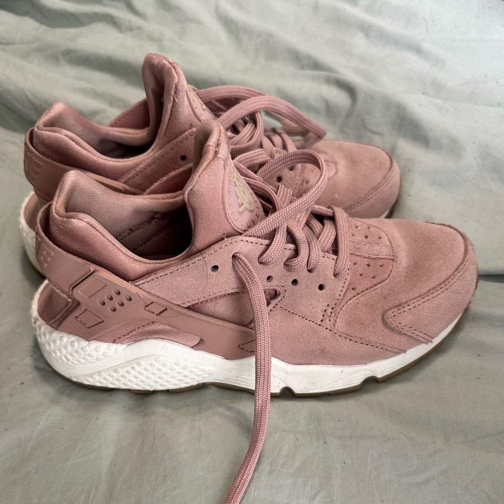 Nike Huarache Women Size 7.5